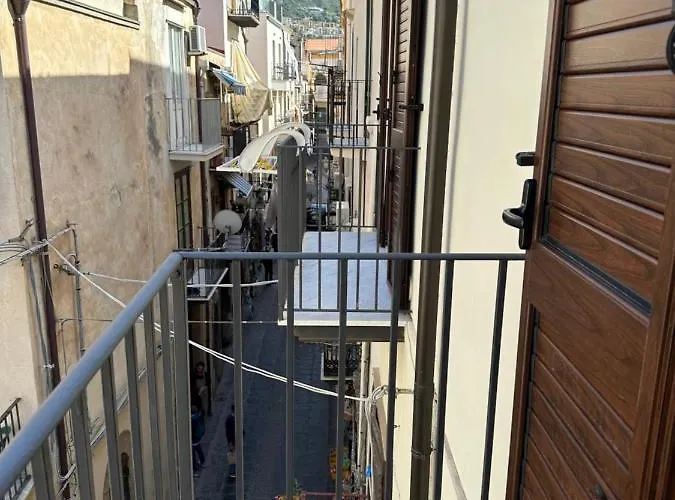 Balconi Bellavista Чефалу